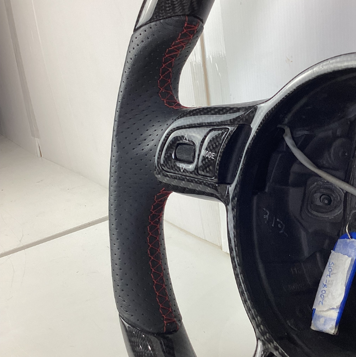 Audi R8 carbon Fiber Steering Wheel 2008-2015 (core exchange required) - Image 4