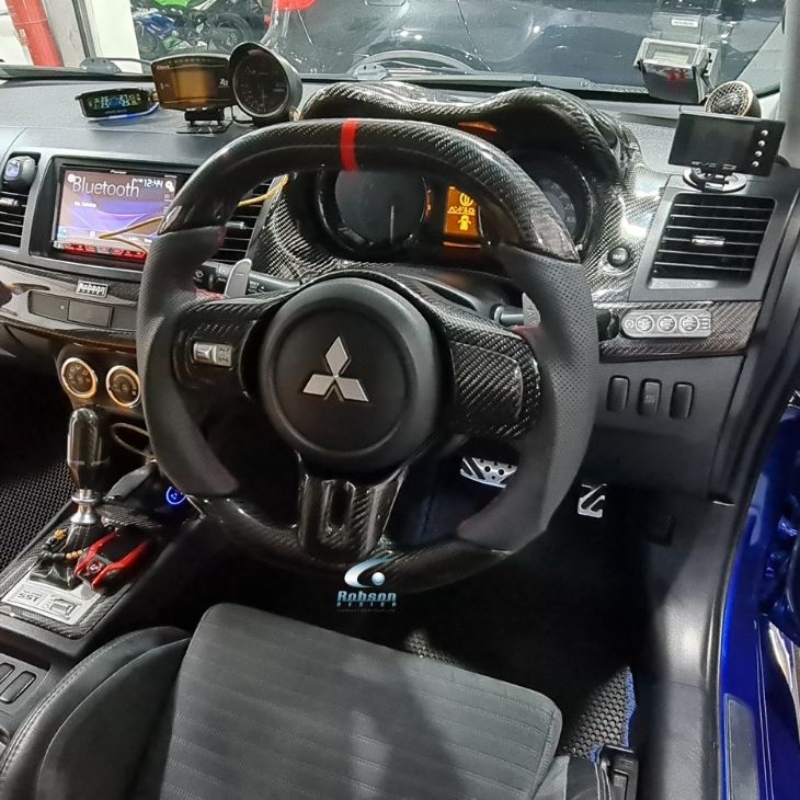 Mitsubishi Evo X 2008-2015 carbon Fiber Steering Wheel (core exchange required) - Image 2